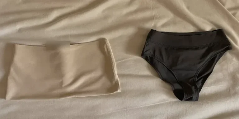 Stretch band beside maternity shorts with waist panel