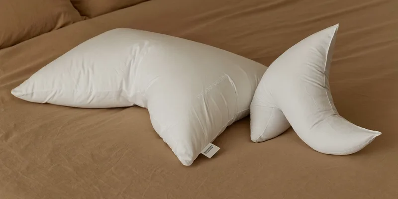 White C-shaped pregnancy pillow with extra cushion